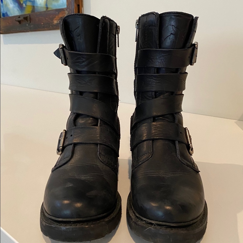Frye Veronica Belted Short